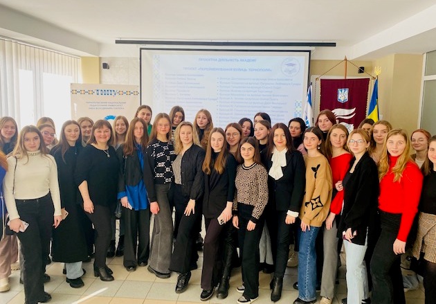 Члени Академії